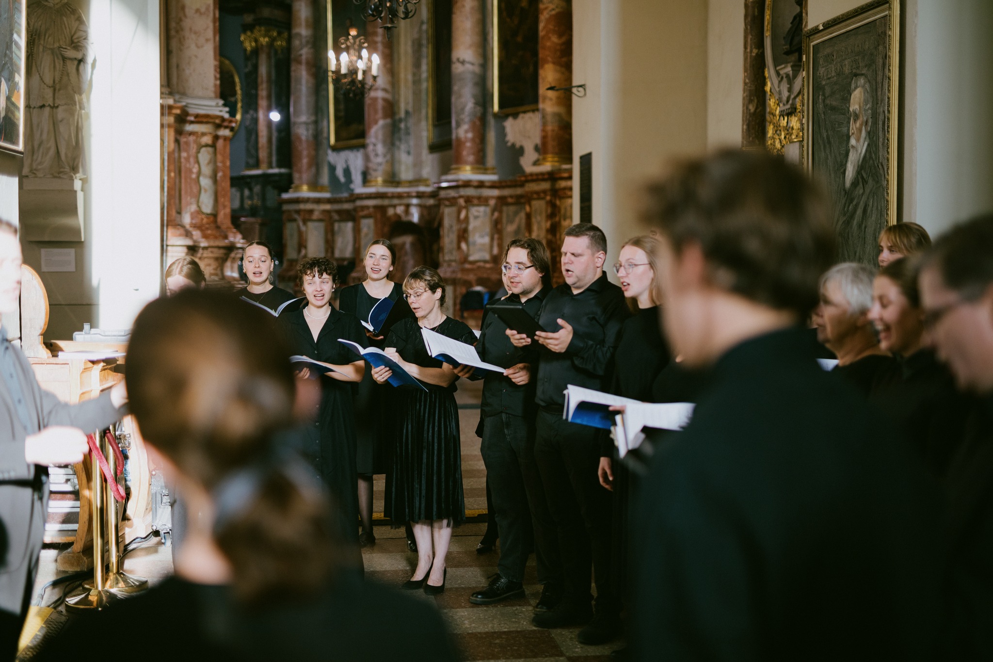 Kur ir kada sutikti mus giedančius Mišių metu?